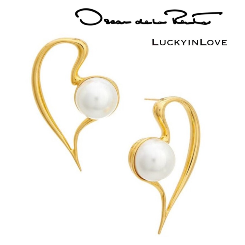 Oscar de la Renta • Elegant Gold and Pearl Heart
Earrings